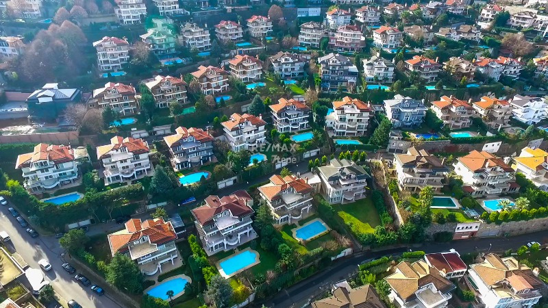 Remax 7tepe Sevil Deniz'den Acarkent'te satılık 7+2 villa