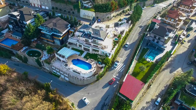 Remax 7tepe Sevil Deniz'den Acarkent'te satılık 7+2 villa