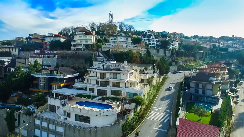 Remax 7tepe Sevil Deniz'den Acarkent'te satılık 7+2 villa