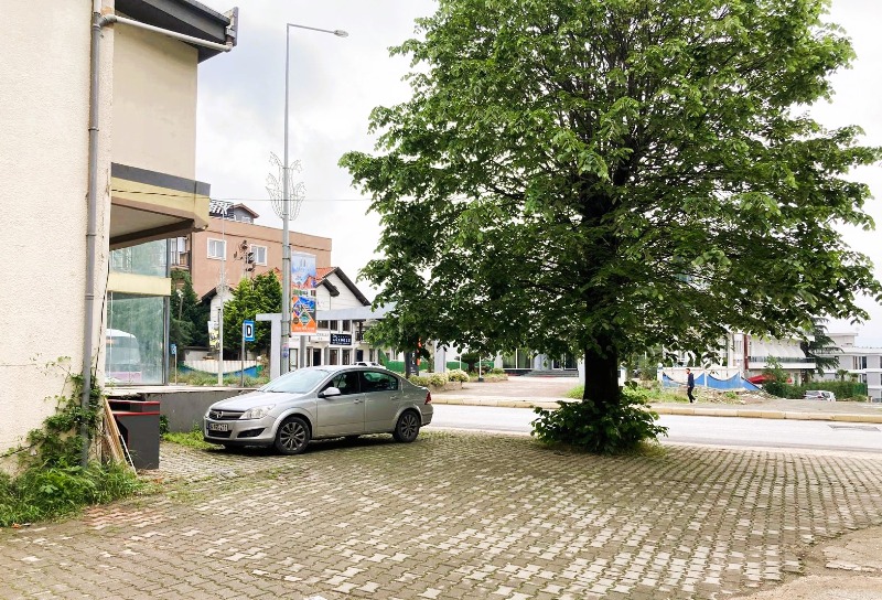 SAPANCA İZMİT CADDESİNDE;MUHTEŞEM KONUMDA İŞYERİNE KİRALIK VİLLA