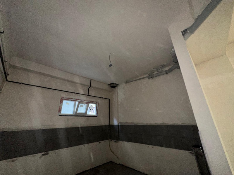 BAKIRKÖY SAHİL'DE 390 M2 KARE KİRALIK DÜKKAN