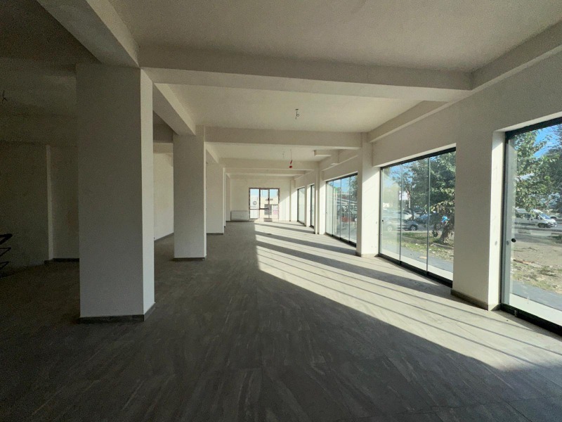 BAKIRKÖY SAHİL'DE 390 M2 SATILIK DÜKKAN