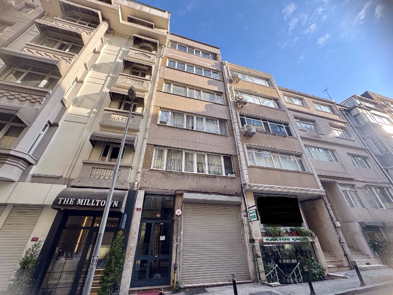 ŞİŞLİ SATILIK 2+1 DAİRE ( Halaskargazi cad.paraleli )