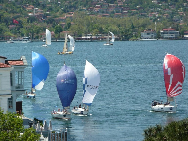 KANLICA'DA  PANAROMİK BOĞAZ MANZARALI  SATILIK YALI DAİRESİ