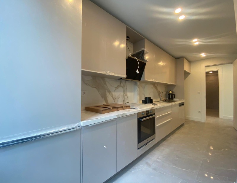 NİSPETİYE 23'DE 1.KAT SATILIK 3+1 KÖŞE DAİRE OTURUM BAŞLADI