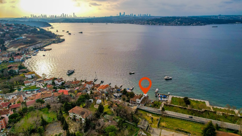 REMAX/7TEPE'DEN PAŞABAHÇE'DE EŞSİZ BOĞAZ MANZARALI SATILIK YALI