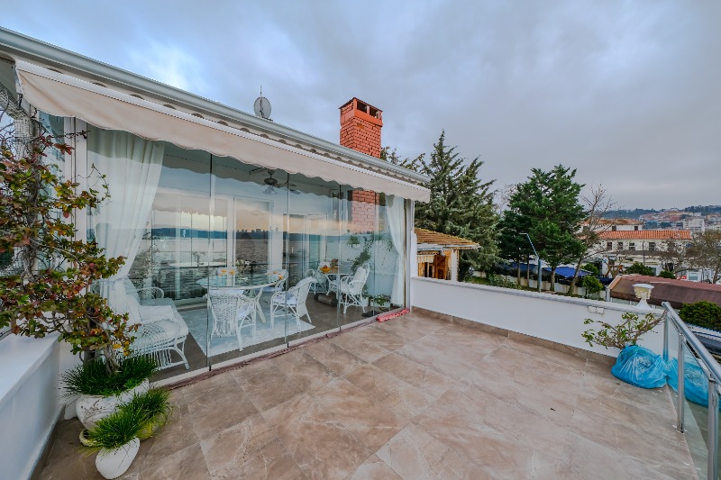 REMAX/7TEPE'DEN PAŞABAHÇE'DE EŞSİZ BOĞAZ MANZARALI SATILIK YALI