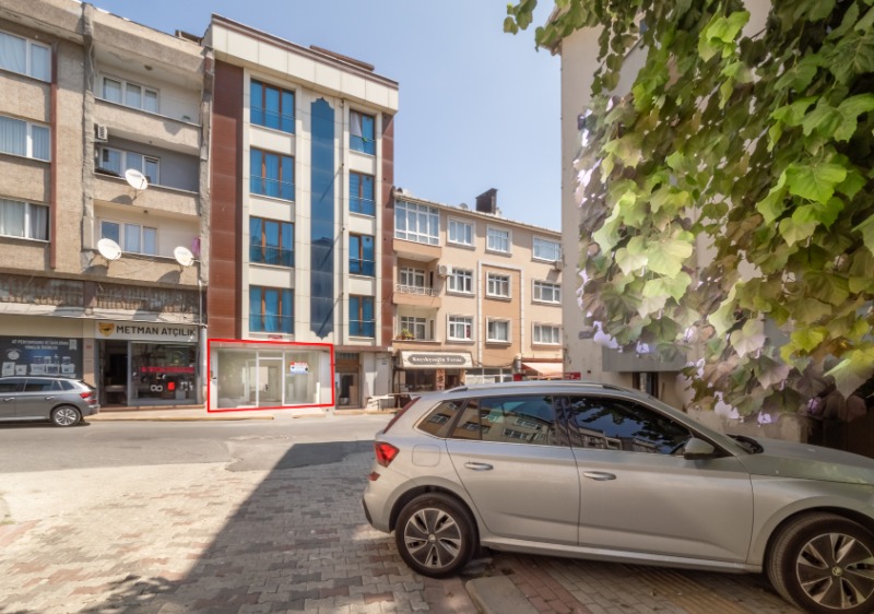 BAKIRKÖY OSMANİYEDE SÜPER LOKASYONDA,BAHÇELİ 140 M2 YENİ DÜKKAN.
