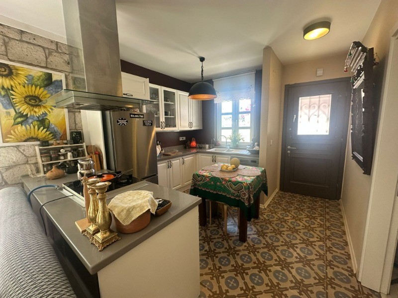 ALAÇATI KÖYİÇİ' NDE SATILIK 4+1 TAŞ VİLLA.