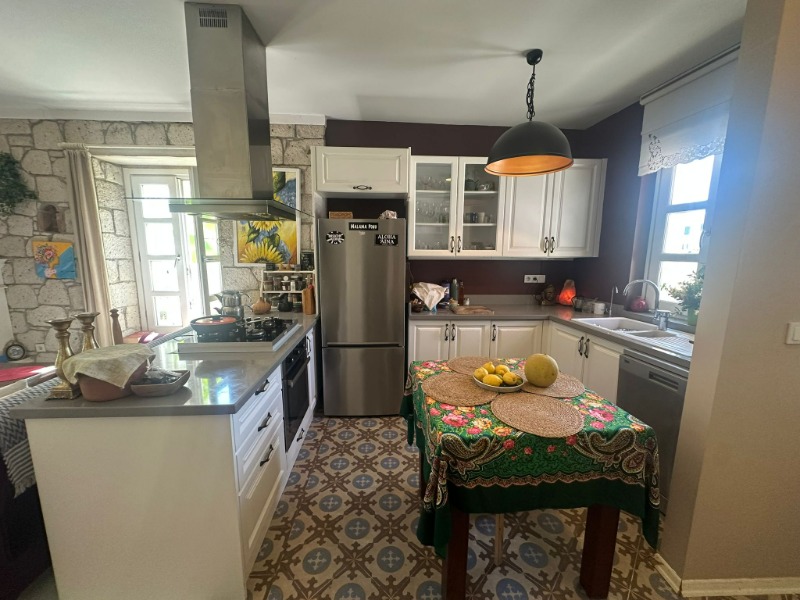 ALAÇATI KÖYİÇİ' NDE SATILIK 4+1 TAŞ VİLLA.