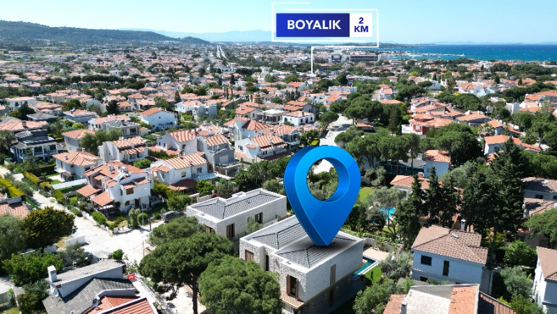ALAÇATI ÇAMLIKYOL MEVKİ MÜSTAKİL HAVUZLU 4+1 SATILIK VİLLA.