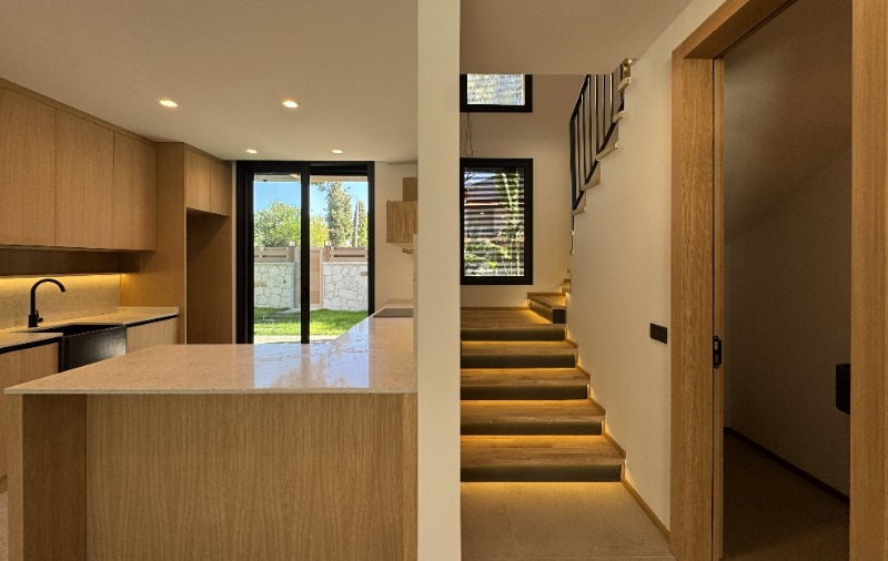 ALAÇATI ÇAMLIKYOL MEVKİ MÜSTAKİL HAVUZLU 4+1 SATILIK VİLLA.