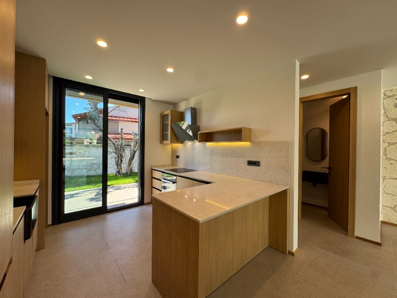ALAÇATI ÇAMLIKYOL MEVKİ MÜSTAKİL HAVUZLU 4+1 SATILIK VİLLA.