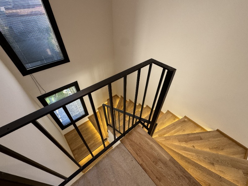 ALAÇATI ÇAMLIKYOL MEVKİ MÜSTAKİL HAVUZLU 4+1 SATILIK VİLLA.
