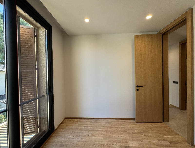 ALAÇATI ÇAMLIKYOL MEVKİ MÜSTAKİL HAVUZLU 4+1 SATILIK VİLLA.