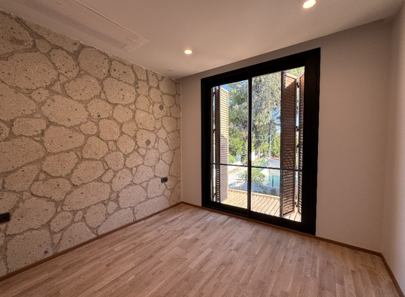 ALAÇATI ÇAMLIKYOL MEVKİ MÜSTAKİL HAVUZLU 4+1 SATILIK VİLLA.