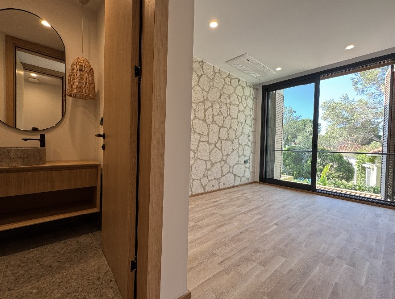 ALAÇATI ÇAMLIKYOL MEVKİ MÜSTAKİL HAVUZLU 4+1 SATILIK VİLLA.