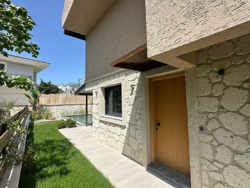 ALAÇATI ÇAMLIKYOL MEVKİ SATILIK 4+1 MÜSTAKİL HAVUZLU VİLLA.