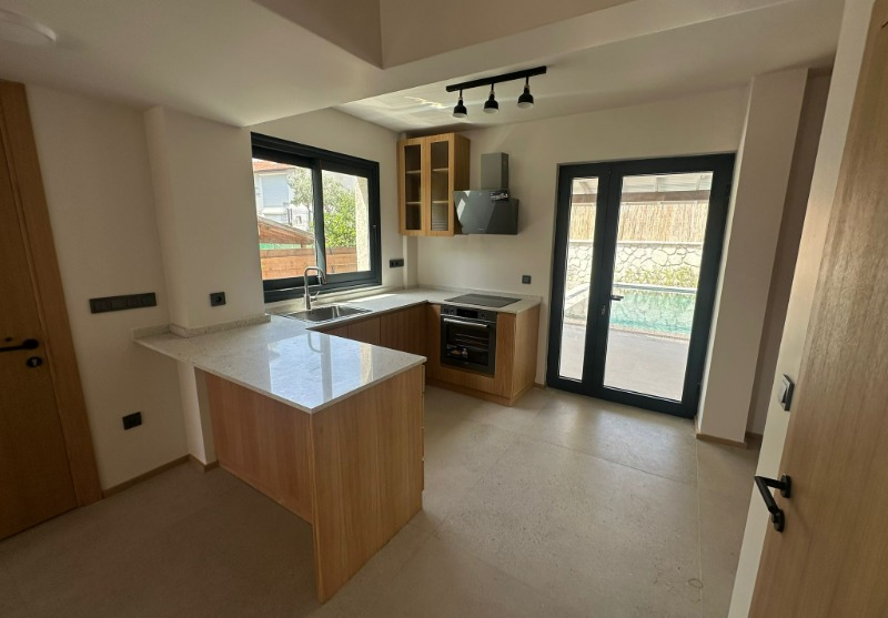 ALAÇATI ÇAMLIKYOL MEVKİ SATILIK 4+1 MÜSTAKİL HAVUZLU VİLLA.