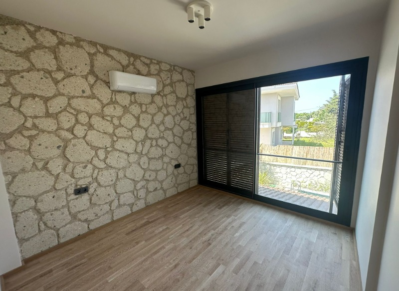 ALAÇATI ÇAMLIKYOL MEVKİ SATILIK 4+1 MÜSTAKİL HAVUZLU VİLLA.