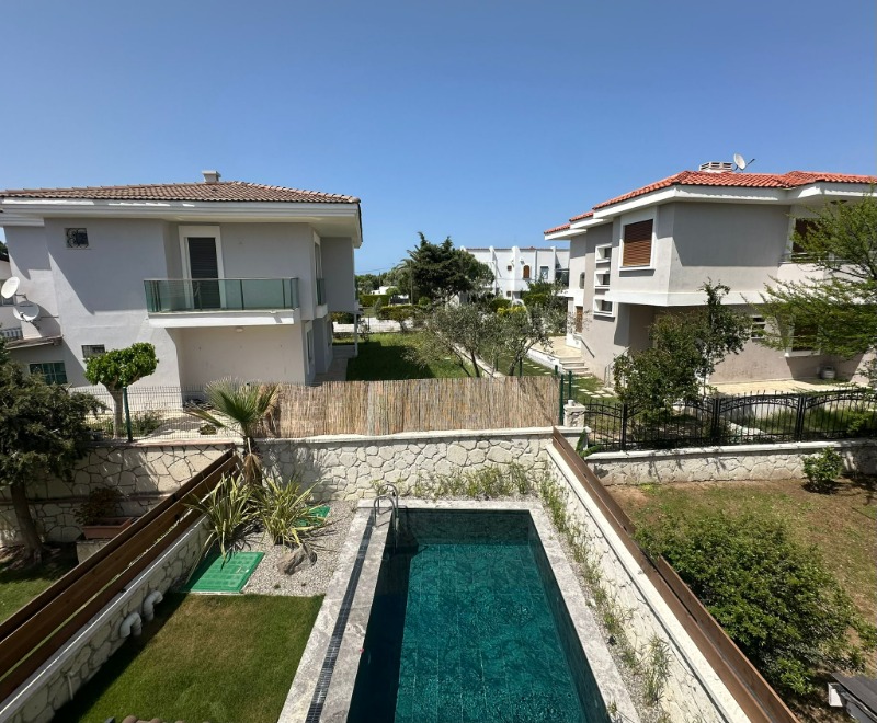ALAÇATI ÇAMLIKYOL MEVKİ SATILIK 4+1 MÜSTAKİL HAVUZLU VİLLA.