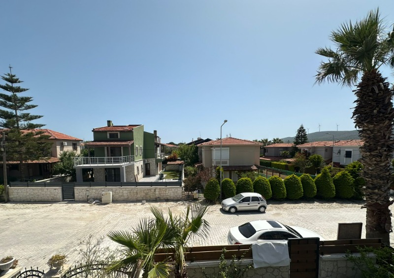 ALAÇATI ÇAMLIKYOL MEVKİ SATILIK 4+1 MÜSTAKİL HAVUZLU VİLLA.