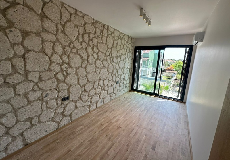 ALAÇATI ÇAMLIKYOL MEVKİ SATILIK 4+1 MÜSTAKİL HAVUZLU VİLLA.