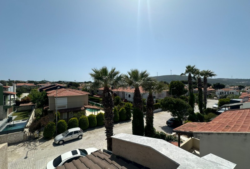 ALAÇATI ÇAMLIKYOL MEVKİ SATILIK 4+1 MÜSTAKİL HAVUZLU VİLLA.