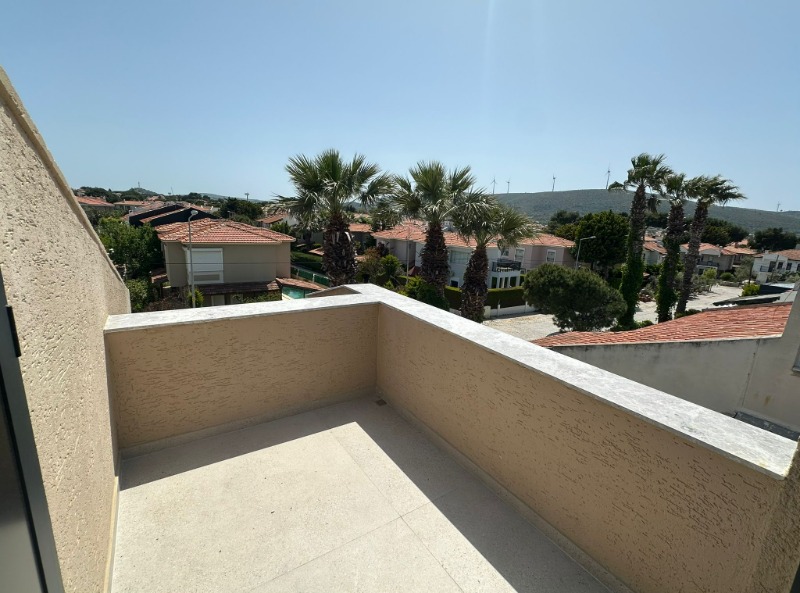 ALAÇATI ÇAMLIKYOL MEVKİ SATILIK 4+1 MÜSTAKİL HAVUZLU VİLLA.