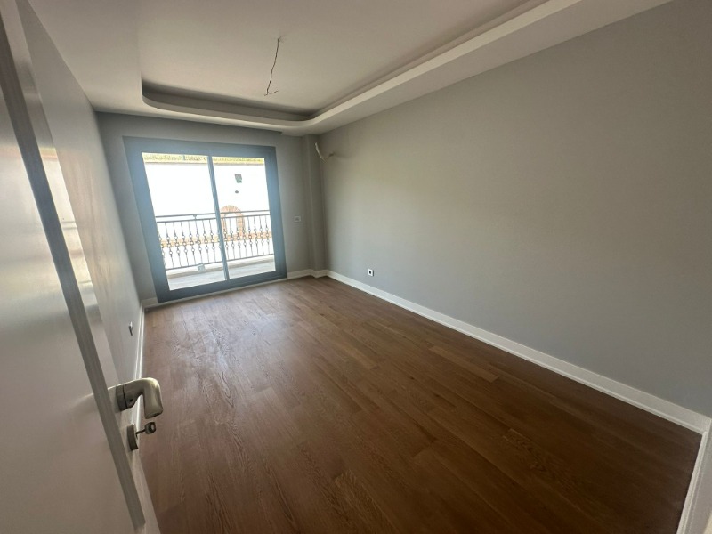 ÇETIN EMEÇ'TE SATILIK TRIPLEKS 4+1 BAHÇELİ VE TERASLI DAİRE.