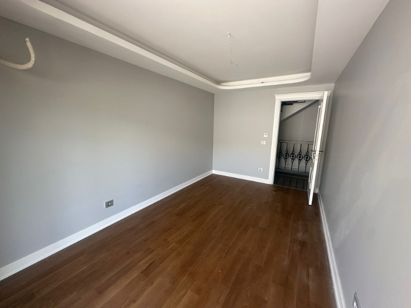 ÇETIN EMEÇ'TE SATILIK TRIPLEKS 4+1 BAHÇELİ VE TERASLI DAİRE.