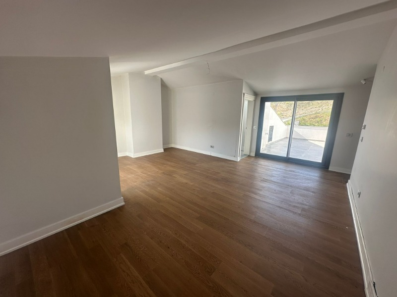 ÇETIN EMEÇ'TE SATILIK TRIPLEKS 4+1 BAHÇELİ VE TERASLI DAİRE.