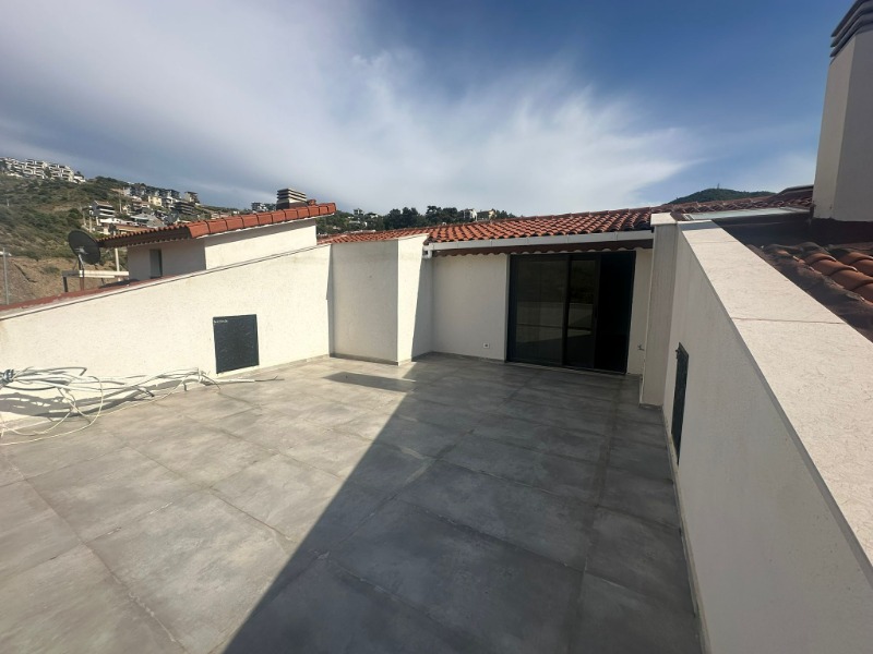 ÇETIN EMEÇ'TE SATILIK TRIPLEKS 4+1 BAHÇELİ VE TERASLI DAİRE.