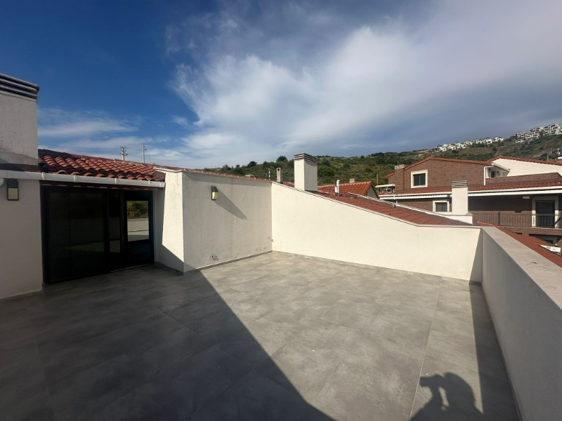 ÇETIN EMEÇ'TE SATILIK TRIPLEKS 4+1 BAHÇELİ VE TERASLI DAİRE.