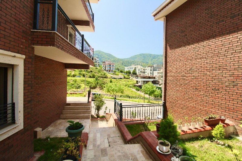 BALÇOVA ÇETIN EMEÇ MAHALLESINDE SATILIK 5+2, IKIZ VILLA