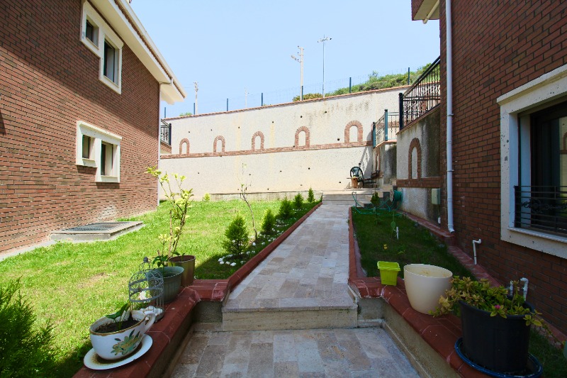 BALÇOVA ÇETIN EMEÇ MAHALLESINDE SATILIK 5+2, IKIZ VILLA
