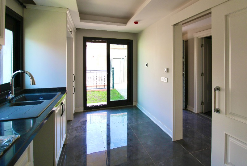 BALÇOVA ÇETIN EMEÇ MAHALLESINDE SATILIK 5+2, IKIZ VILLA