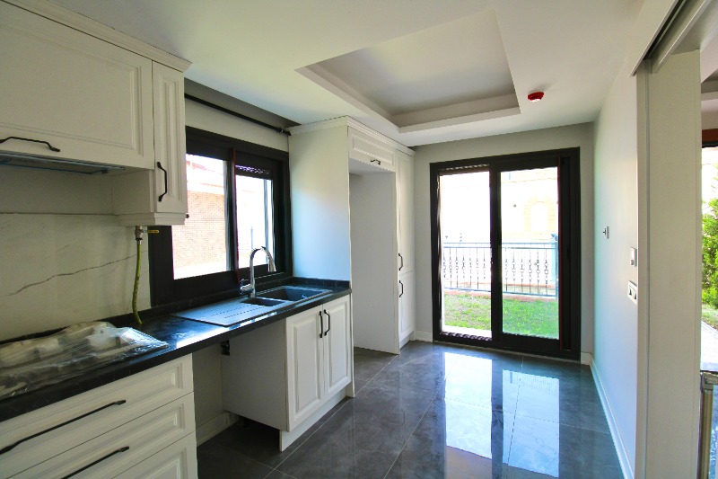 BALÇOVA ÇETIN EMEÇ MAHALLESINDE SATILIK 5+2, IKIZ VILLA