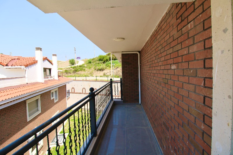 BALÇOVA ÇETIN EMEÇ MAHALLESINDE SATILIK 5+2, IKIZ VILLA