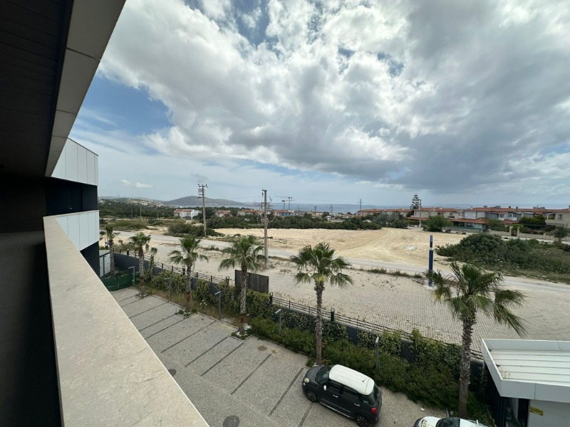ÇEŞME AYASARANDA'DA SATILIK DENİZ MANZARALI 1+1 REZIDANS DAİRE.