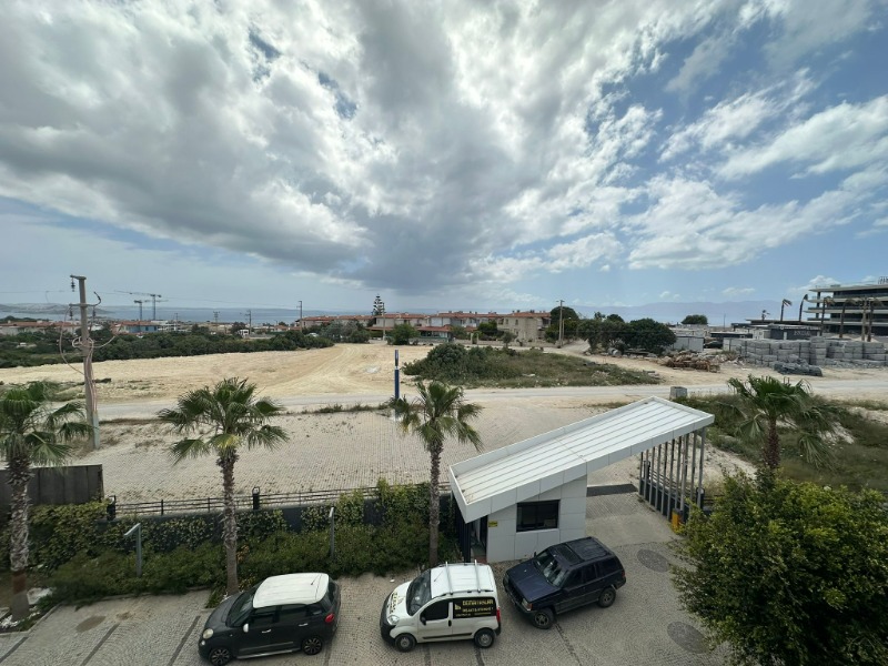ÇEŞME AYASARANDA'DA SATILIK DENİZ MANZARALI 1+1 REZIDANS DAİRE.