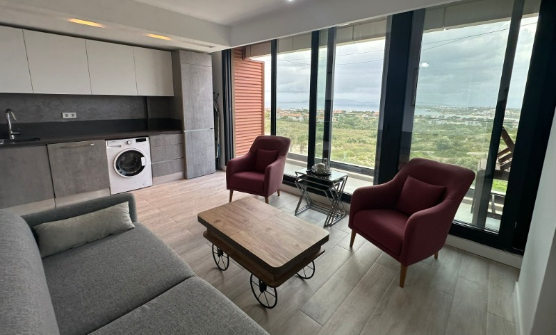 ÇEŞME AYASARANDA'DA SATILIK DENİZ MANZARALI 1+1 REZIDANS DAİRE.