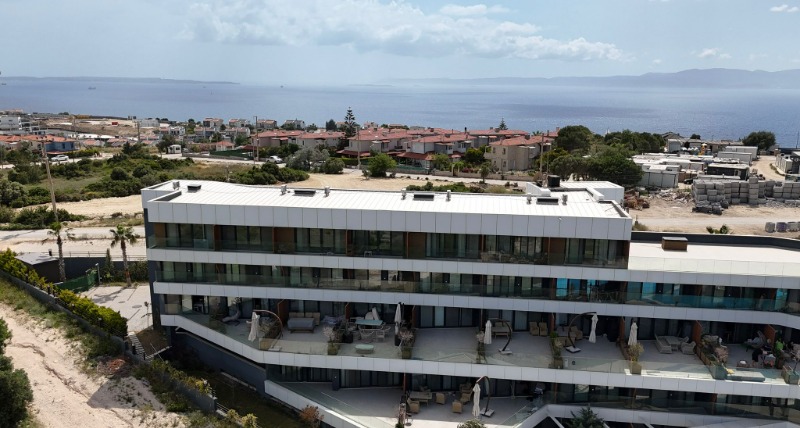 ÇEŞME AYASARANDA'DA SATILIK DENİZ MANZARALI 1+1 REZIDANS DAİRE.