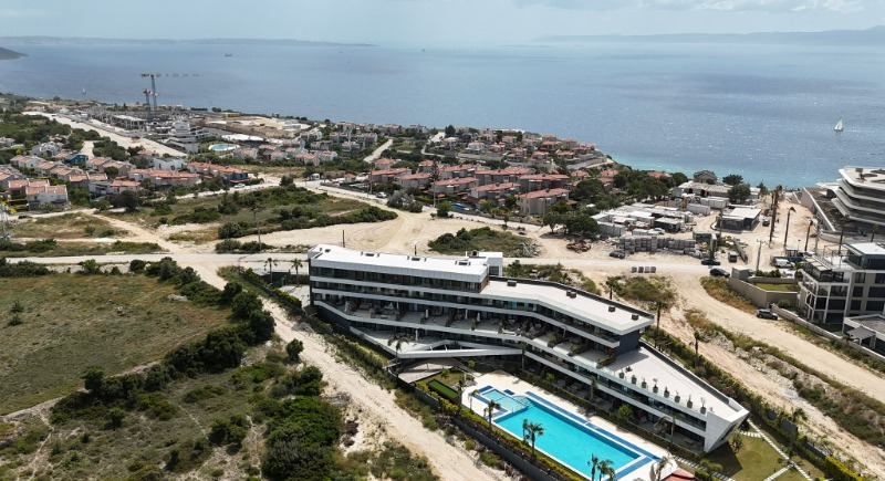 ÇEŞME AYASARANDA'DA SATILIK DENİZ MANZARALI 1+1 REZIDANS DAİRE.