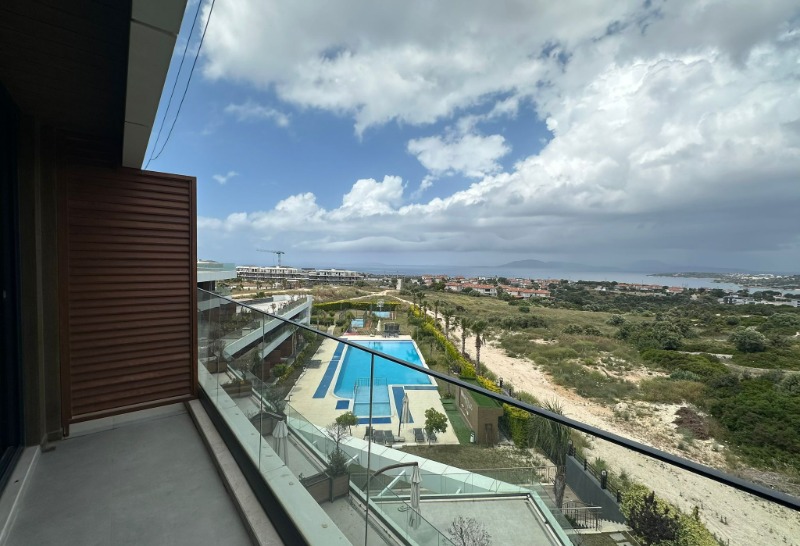 ÇEŞME AYASARANDA'DA SATILIK DENİZ MANZARALI 1+1 REZIDANS DAİRE.