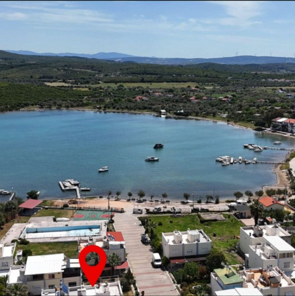 URLA ÖZBEK'TE DENİZE SIFIR SİTE İÇİNDE SATILIK DUBLEKS YAZLIK.
