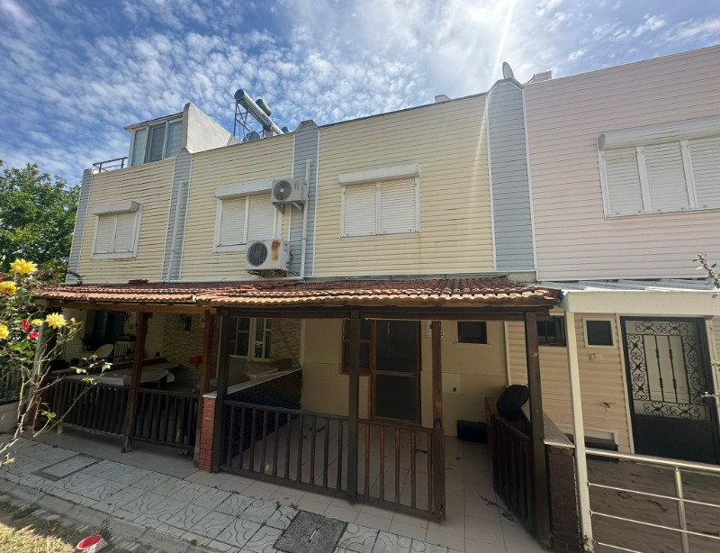URLA ÖZBEK'TE DENİZE SIFIR SİTE İÇİNDE SATILIK DUBLEKS YAZLIK.