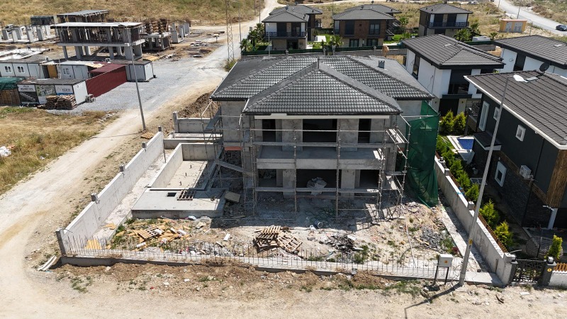 KUŞADASI DAVUTLAR' DA SATILIK 5+1 VİLLA PROJESİ.