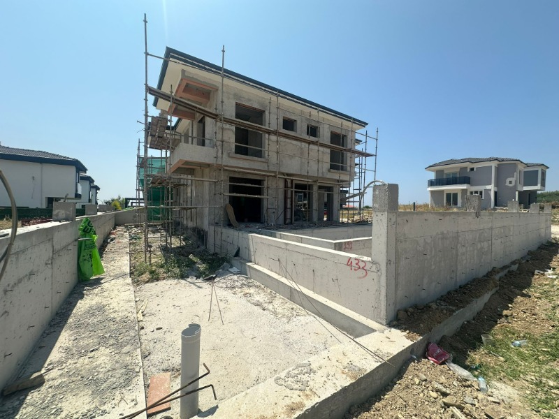 KUŞADASI DAVUTLAR' DA SATILIK 5+1 VİLLA PROJESİ.