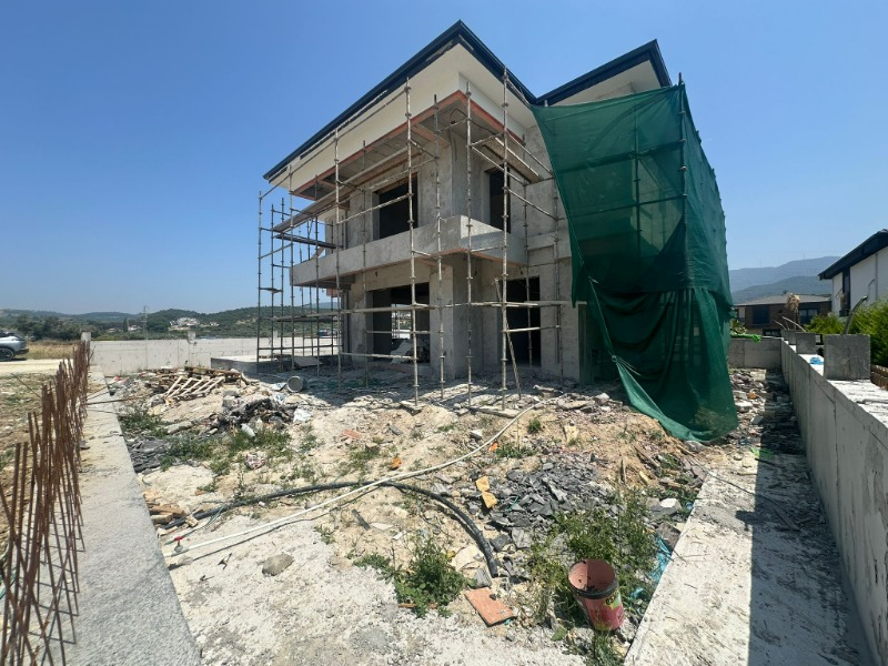 KUŞADASI DAVUTLAR' DA SATILIK 5+1 VİLLA PROJESİ.